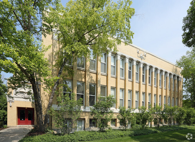 Building Photo - Lincoln School Rental