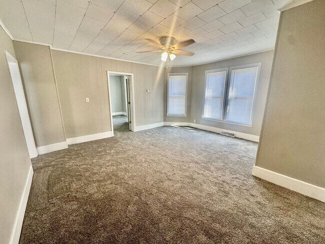 Photo - 912 N Madison St Unit 1 (lower)