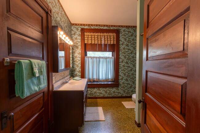 610 S Market St Unit Apt