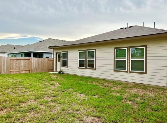 Building Photo - 812 Westpointe Dr