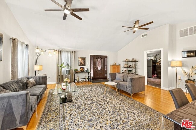 Photo - 6236 Lindley Ave