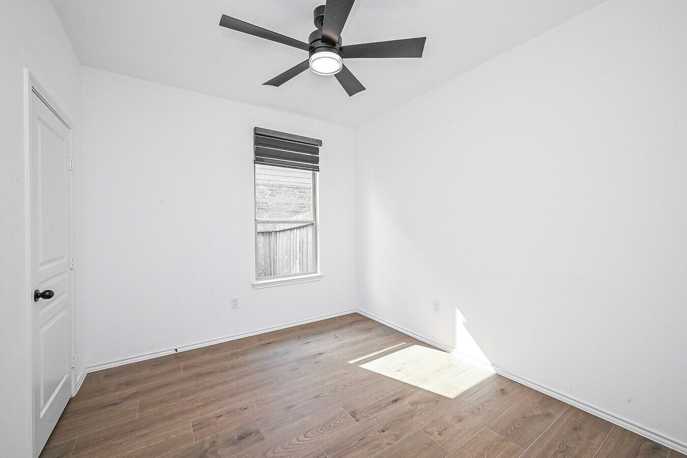 Photo - 5046 Royal Amber Ln