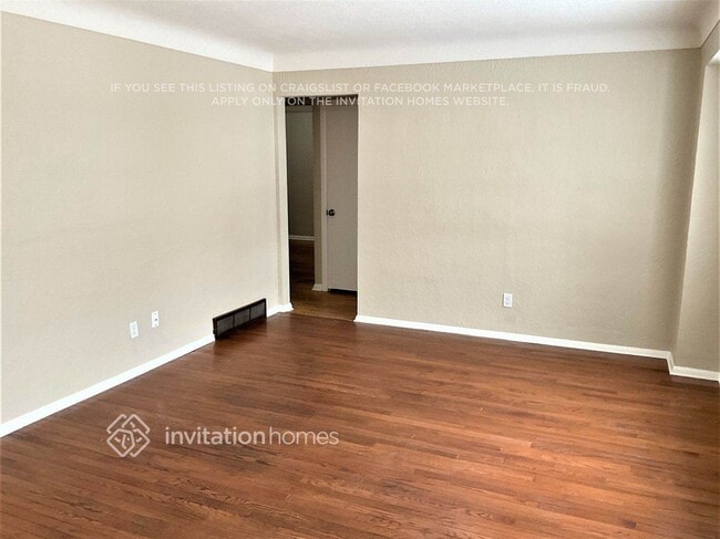 Photo - 875 Iroquois Ave