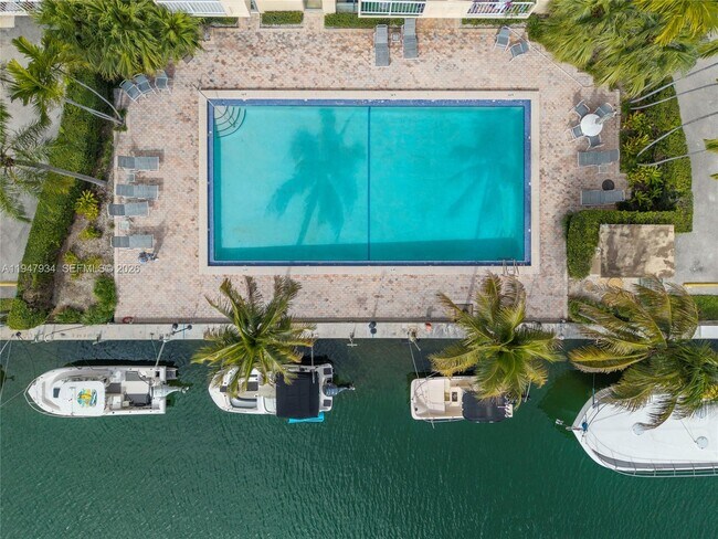 Photo - 2350 NE 135th St Unit 614