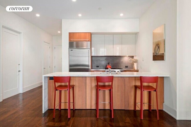 Photo - 48 E 21st St