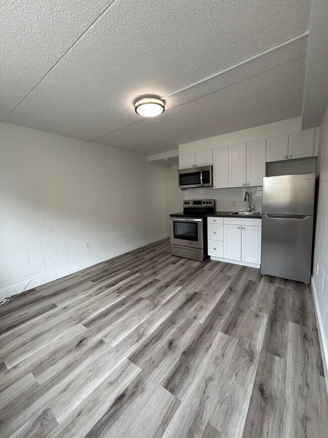 Photo - NEWLY RENOVATED - BACHELOR UNITS - MOVE IN... Unit 0211