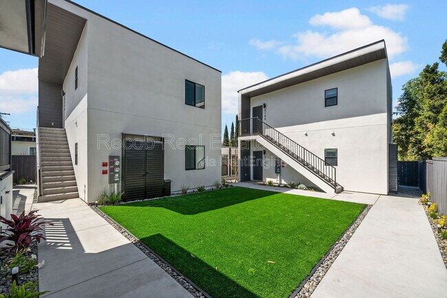 Photo - 5116 69th St Unidad 5112