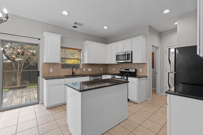 Building Photo - 2240 Independence Dr