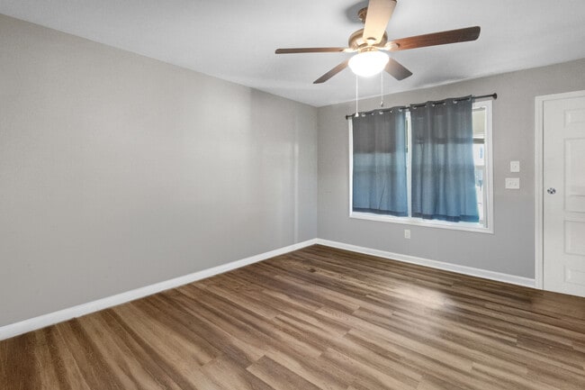 Photo - 485 Candlestick Dr