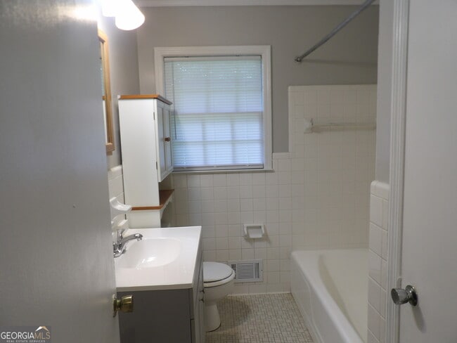 Photo - 1269 James St