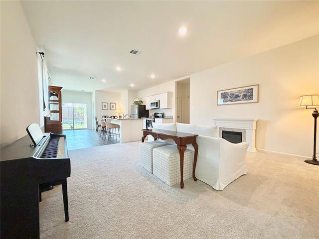 Building Photo - 2104 Mdw Pk Dr
