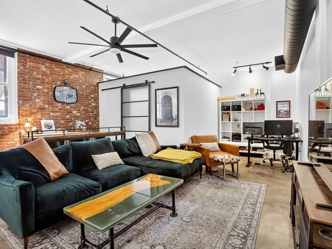 Building Photo - 7 Crombie St Unit 4 Rental