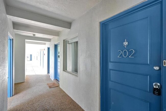 Building Photo - 1407 NE 56th St Unit 202