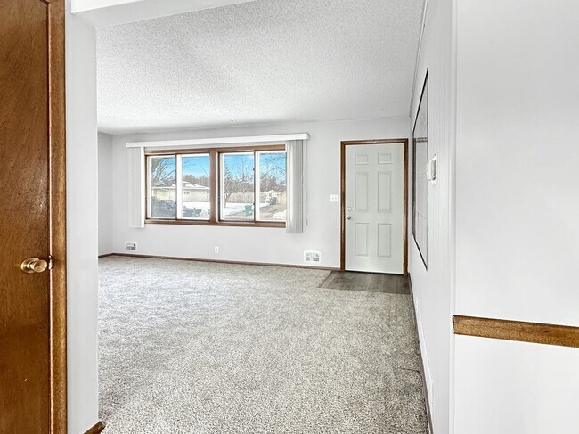 Photo - 276 Dawn Ave