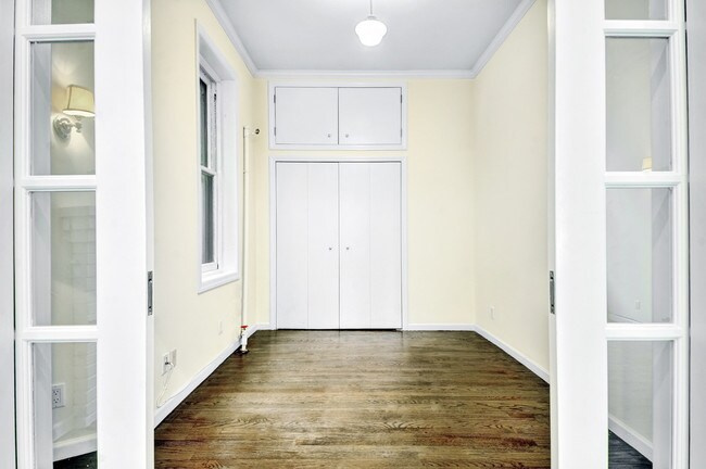 Photo - 198 W 10th St