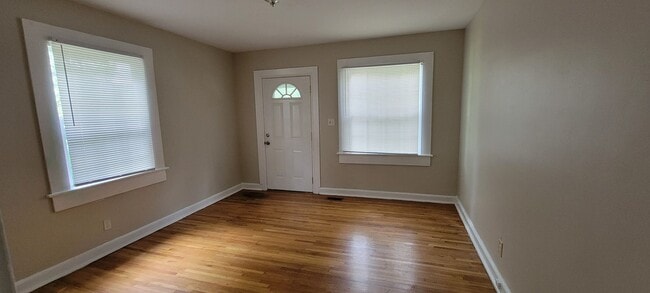 Photo - 1307 E 10th St