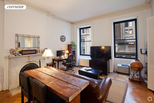 Building Photo - 109 E 19th St Rental