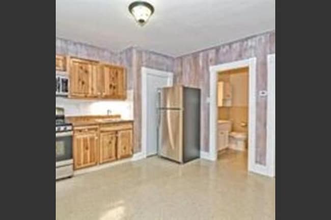 Building Photo - 25R Saunders St Unit 25R