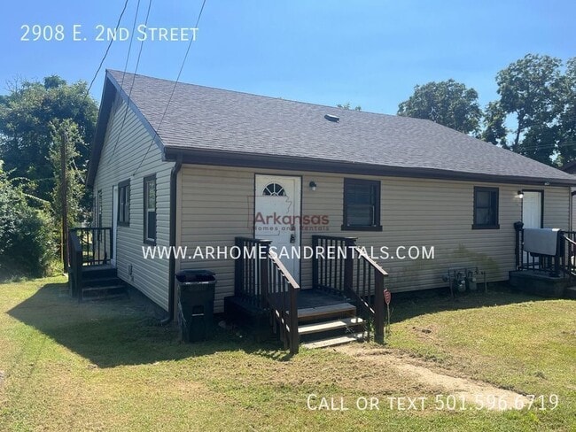 Building Photo - 2908 E 2nd St