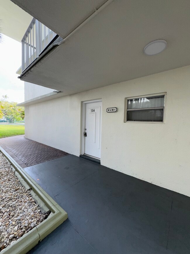 Building Photo - 4235 N University Dr