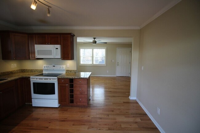 Photo - West AVL - Great apartment close to all th...