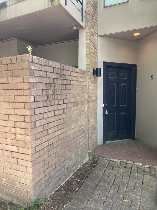 Building Photo - 10811 Richmond Ave. Unit 5 Rental