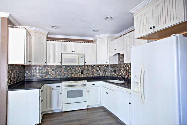 Photo - 114 W Main St Unidad 114 Back