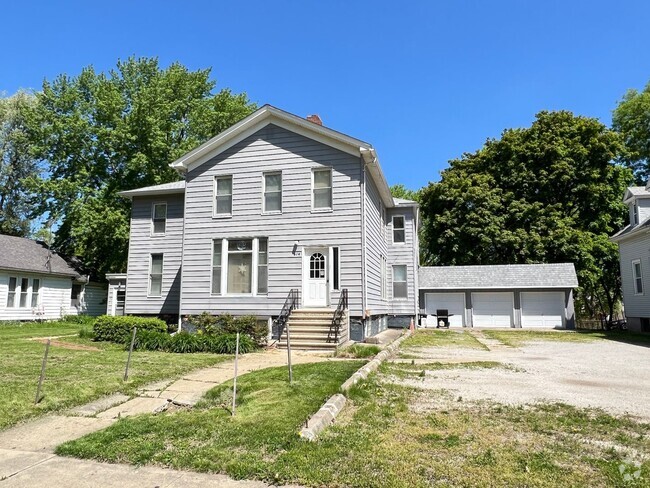 Building Photo - 614 E Walnut St Unit Apt 6