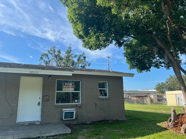 Building Photo - Great 1BR Duplex Walking Distance From Dow... Rental
