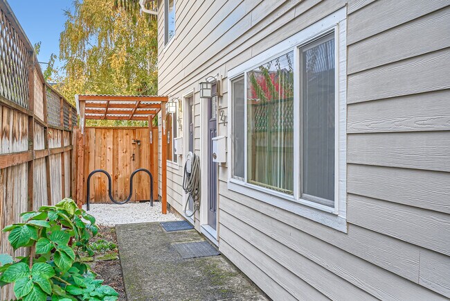 Front of #129 - 129 NE Thompson St Unit 129