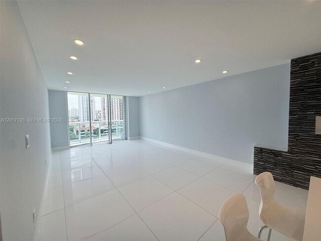 Photo - 19390 Collins Ave Unidad 907