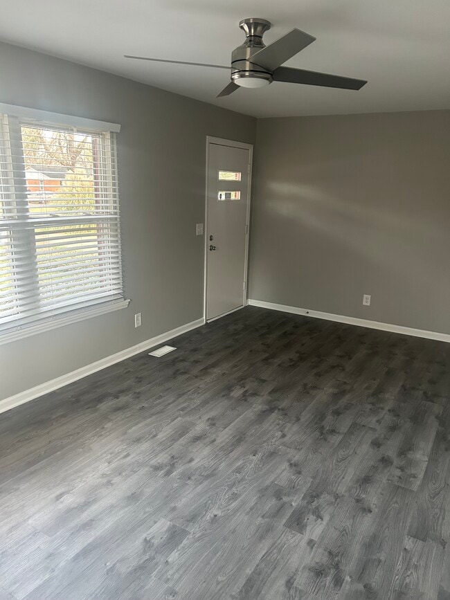 Front door / Living Room - 102 Greentree Dr