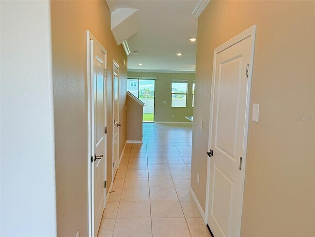 Photo - 31763 Blue Passing Loop