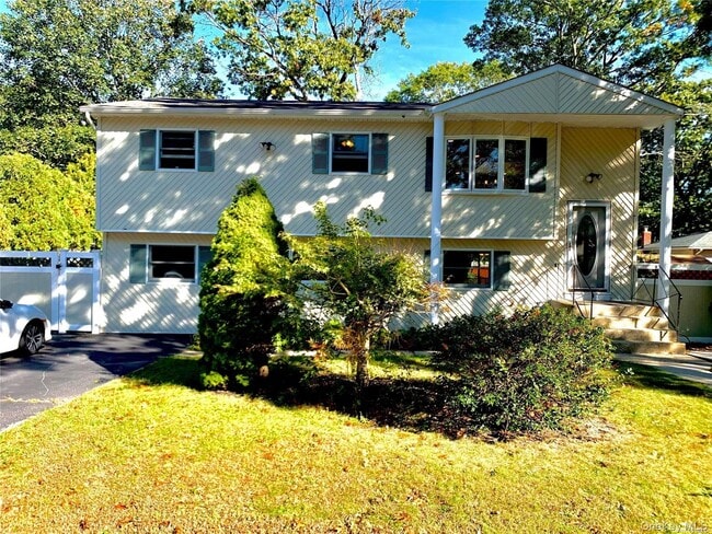 Building Photo - 1671 Claas Ave