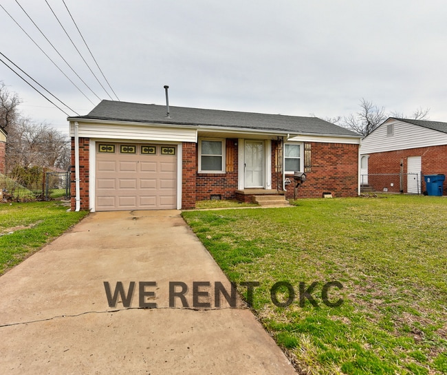 Building Photo - 207 E Marshall Dr Rental
