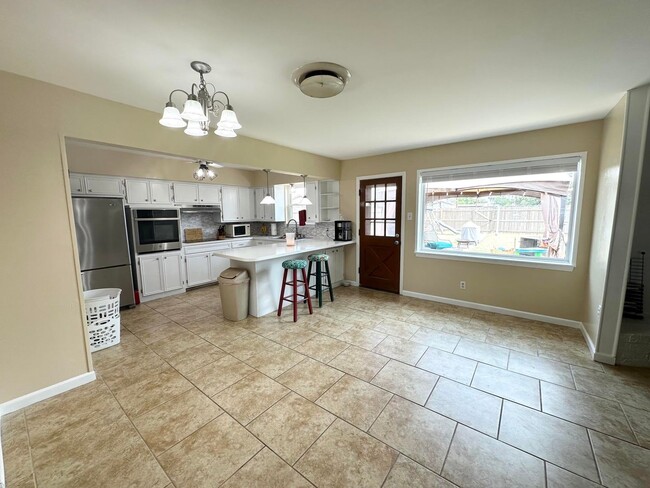 Photo - 3 Bed 1.5 Bath Ready to Rent!