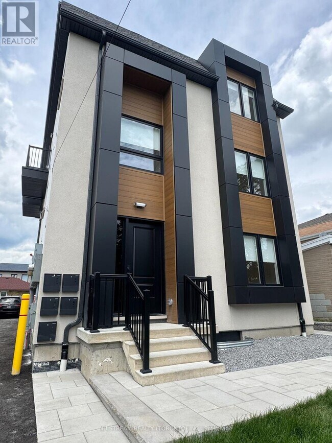 Building Photo - 42 Bartley Dr Unit 4