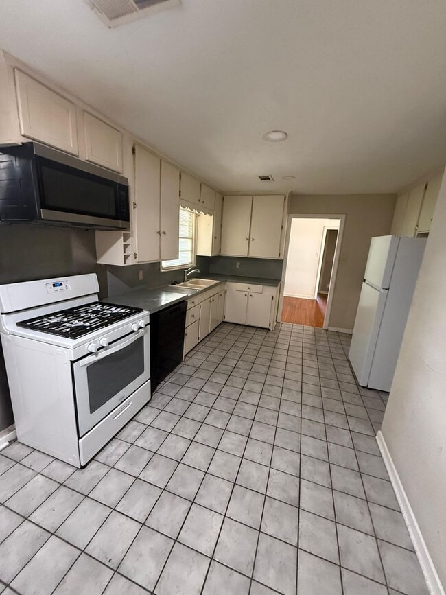 Photo - 3750 Kings Row