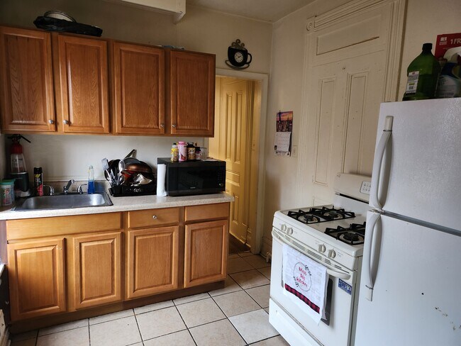 Kitchen - 226 Clymer St Unit Aprt 2