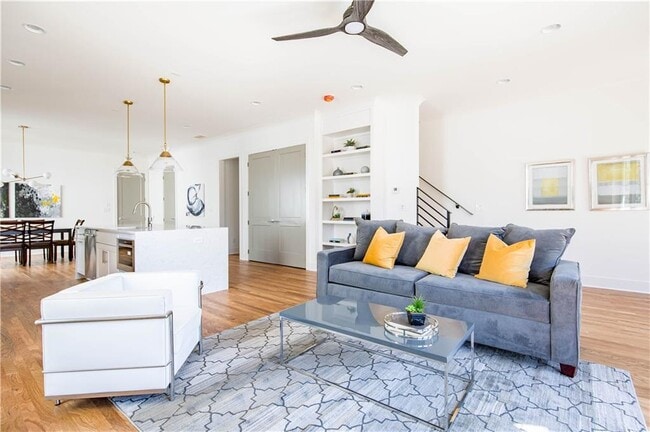 Photo - 1118 Arkwright Pl SE