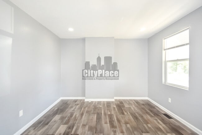 Photo - 544 W 26th St