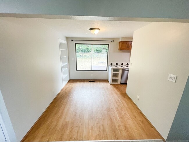 Photo - 3 Bedroom, 2 bath house in Moyina Heights