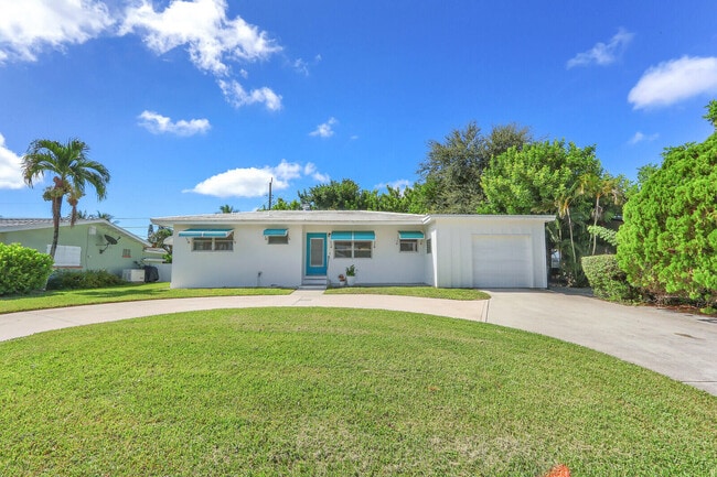 Building Photo - 1952 Circle Dr Rental