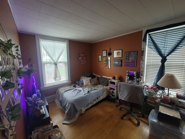 Photo - Duluth, MN - 4 Bedroom - 1 Bathroom - Close to UMD & CSS