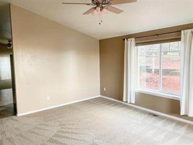 Photo - 6913 Owl Dr SE House