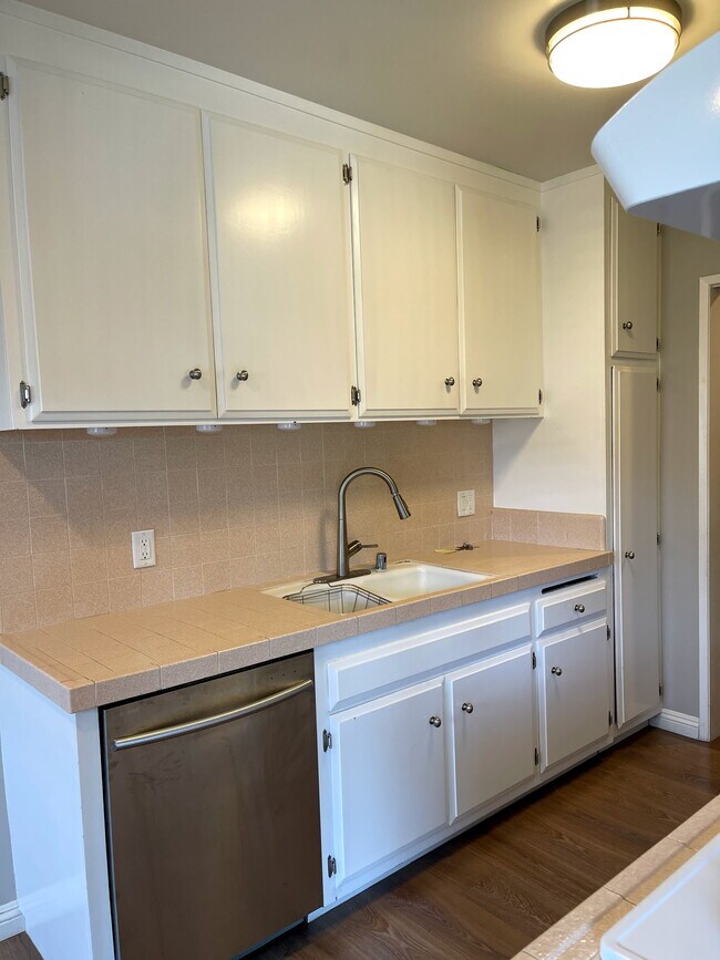 Kitchen - 1132 16th St Unidad 5