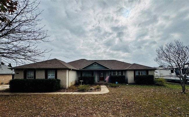 Building Photo - 104 Silk Tree Ln