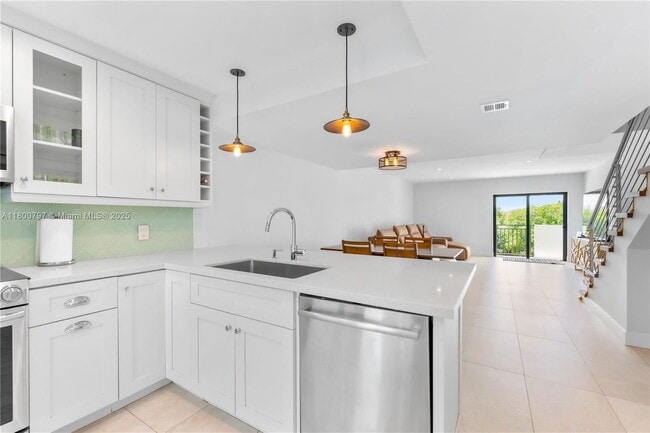 Building Photo - 6901 Edgewater Dr Unit 328 Rental