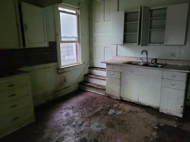 Photo - 1825 N Peoria Ave