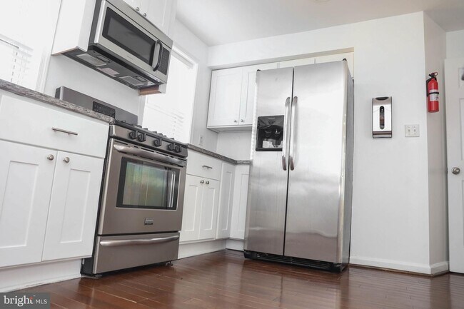 Photo - 912 52nd St NE